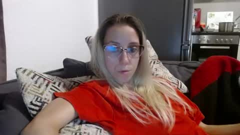 Snapshot of barelylegalblondy chatting on 07/18/26, 09:18 Lena online show from 07/18/26, 09:18