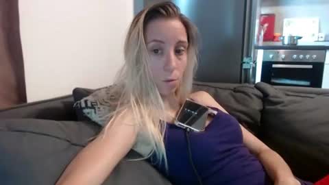 Snapshot of barelylegalblondy chatting on 07/21/26, 05:59 Lena online show from 07/21/26, 05:59