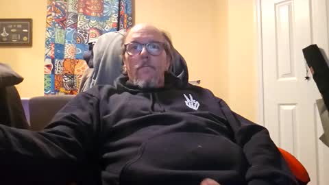 Snapshot of bassman966 chatting on 11/21/25, 02:43 bassman966 online show from 11/21/25, 02:43