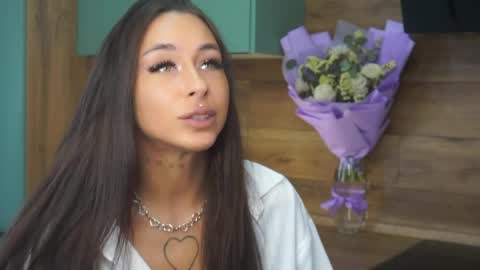 Snapshot of basswaves chatting on 04/22/26, 04:48 Maria online show from 04/22/26, 04:48