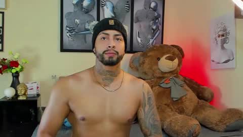 Snapshot of bastian_jones1 chatting on 02/17/25, 04:42 bastian_jones1 online show from 02/17/25, 04:42