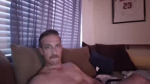 Snapshot of batboy2121 chatting on 10/09/25, 10:52 babtboy2121 online show from 10/09/25, 10:52