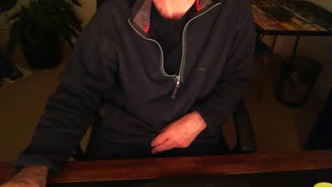 Snapshot of batebro13 chatting on 03/10/25, 12:37 BateBro13 online show from 03/10/25, 12:37