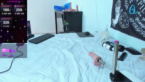 alex independent model   ig bbalexmoon online show from 02/18/25, 01:11