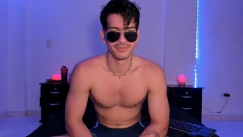 Valentino online show from 01/04/25, 09:31