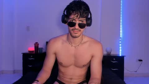 Valentino online show from 01/10/25, 09:53