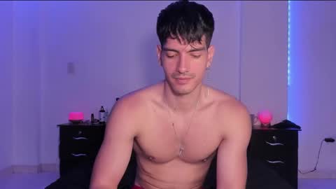 Valentino online show from 02/06/25, 09:17