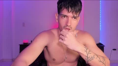 Valentino online show from 02/08/25, 03:19