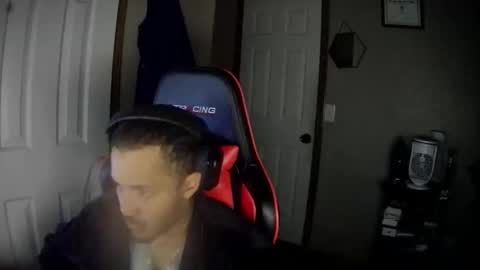 Snapshot of bbctyl17 chatting on 12/21/25, 04:08 BBCTy online show from 12/21/25, 04:08