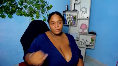 Snapshot of bbw_charlote chatting on 01/15/26, 12:21 Charlote online show from 01/15/26, 12:21