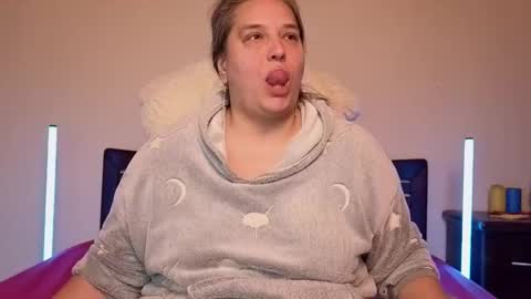 Love online show from 11/16/25, 03:28