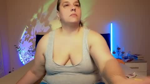 Love online show from 04/18/26, 02:15