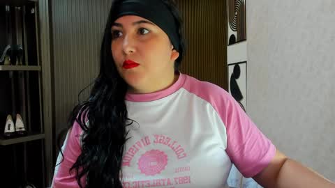 Snapshot of bbwluxurymuse chatting on 05/05/26, 11:18 bbwluxurymuse online show from 05/05/26, 11:18