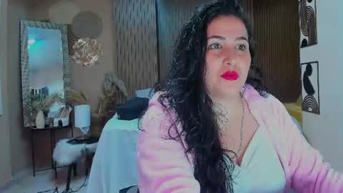 Snapshot of bbwluxurymuse chatting on 06/10/26, 12:04 bbwluxurymuse online show from 06/10/26, 12:04