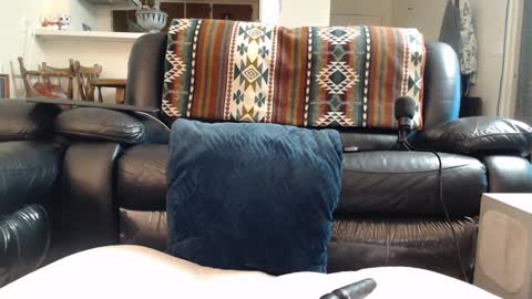 Julie online show from 02/10/25, 04:30