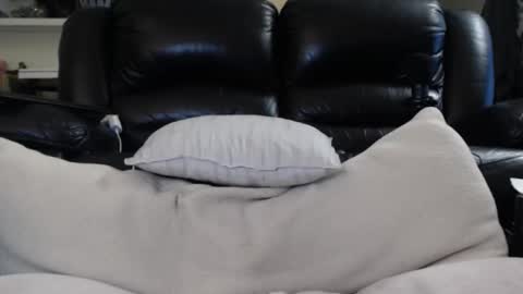 Julie online show from 12/01/25, 04:12