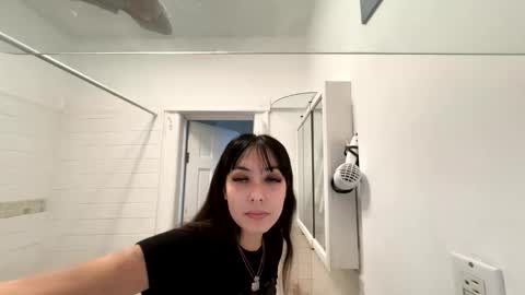 Snapshot of bby_julesss chatting on 03/20/26, 12:43 bby_julesss online show from 03/20/26, 12:43