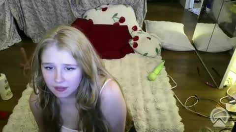Snapshot of bbyalice18 chatting on 05/20/26, 04:40 bbyalice18 online show from 05/20/26, 04:40