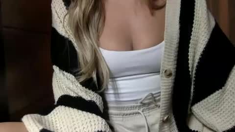 Snapshot of bbybri chatting on 09/30/25, 04:06 Brianne may online show from 09/30/25, 04:06