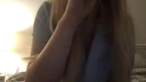 Snapshot of bbybunny0_0 chatting on 04/27/26, 01:03 bbybunny0_0 online show from 04/27/26, 01:03