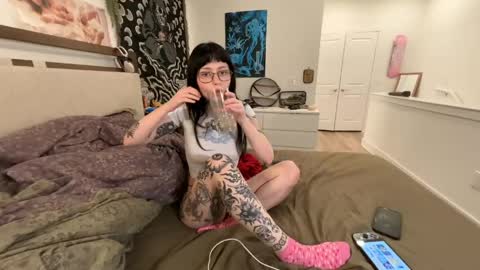 Snapshot of bbycris03 chatting on 04/16/26, 02:01 bbychrisdaboss online show from 04/16/26, 02:01