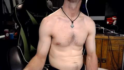 Snapshot of bchillin28 chatting on 04/18/26, 02:59 bchillin28 online show from 04/18/26, 02:59