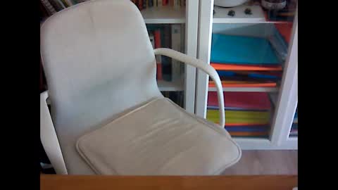 Snapshot of bcn1959 chatting on 12/18/25, 01:39 bcn1959 online show from 12/18/25, 01:39