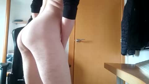 Snapshot of bcnlovetrans chatting on 12/19/25, 01:29 bcnlovetrans online show from 12/19/25, 01:29