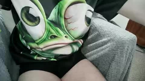 Snapshot of be4your_desire chatting on 04/19/26, 10:45 mikiforfun online show from 04/19/26, 10:45