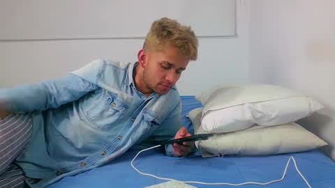 Sara  Juan online show from 12/28/24, 10:55