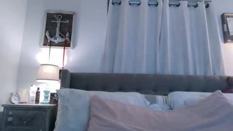 Snapshot of beach_bunny69 chatting on 01/04/25, 09:21 Emma online show from 01/04/25, 09:21