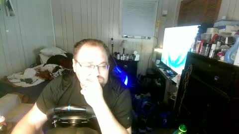Snapshot of beachboys_2008 chatting on 05/20/26, 05:57 taz online show from 05/20/26, 05:57