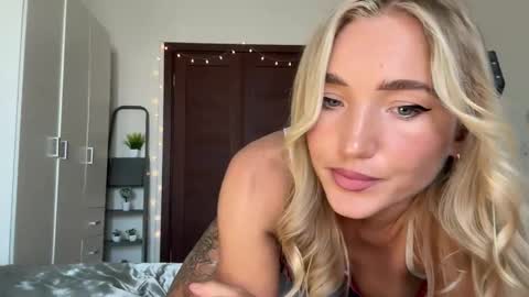 Snapshot of beanco_ chatting on 03/17/26, 06:50 Chloe online show from 03/17/26, 06:50