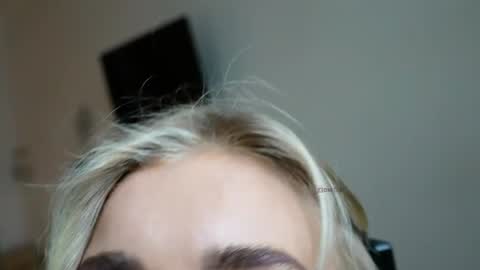 Snapshot of beanco_ chatting on 04/10/26, 07:02 Chloe online show from 04/10/26, 07:02