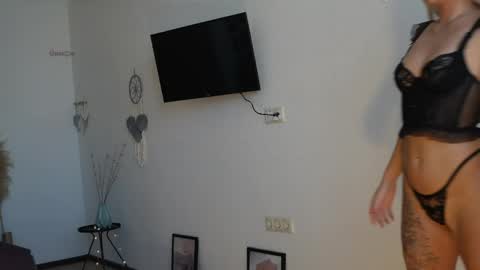 Snapshot of beanco_ chatting on 05/03/26, 08:09 Chloe online show from 05/03/26, 08:09
