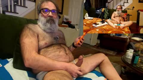 Snapshot of bear_in_mind chatting on 03/16/26, 01:44 BareBear online show from 03/16/26, 01:44