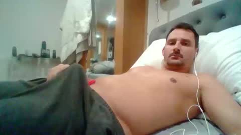Snapshot of bearboudior chatting on 03/24/26, 12:32 bearboudior online show from 03/24/26, 12:32