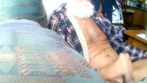 Snapshot of beardbushy chatting on 02/26/25, 03:30 beardbushy online show from 02/26/25, 03:30