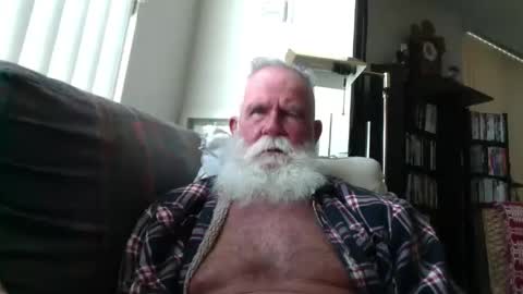 Snapshot of beardbushy chatting on 09/14/25, 03:44 beardbushy online show from 09/14/25, 03:44