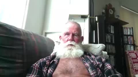 Snapshot of beardbushy chatting on 10/23/25, 02:16 beardbushy online show from 10/23/25, 02:16