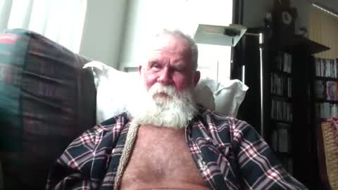 Snapshot of beardbushy chatting on 04/13/26, 06:13 beardbushy online show from 04/13/26, 06:13