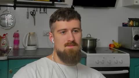 Snapshot of bearded_legend chatting on 11/07/25, 12:21 Zeus online show from 11/07/25, 12:21