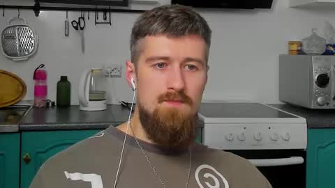 Snapshot of bearded_legend chatting on 11/12/25, 01:28 Zeus online show from 11/12/25, 01:28