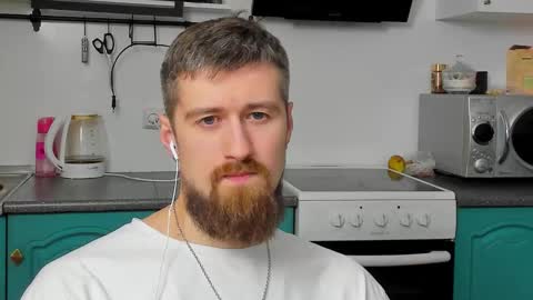 Snapshot of bearded_legend chatting on 12/20/25, 11:01 Zeus online show from 12/20/25, 11:01