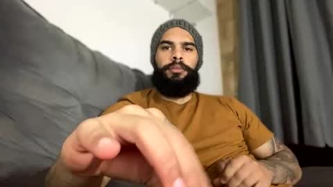 Snapshot of beardmax chatting on 09/15/25, 04:34 Min online show from 09/15/25, 04:34