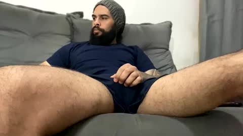 Snapshot of beardmax chatting on 09/24/25, 05:22 Min online show from 09/24/25, 05:22