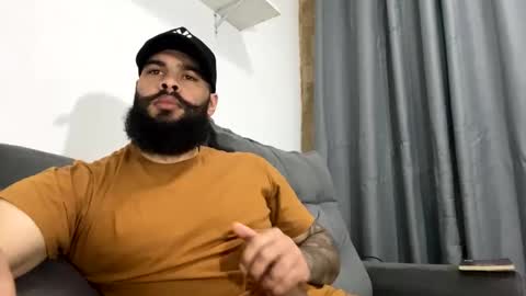 Snapshot of beardmax chatting on 10/17/25, 06:05 Min online show from 10/17/25, 06:05