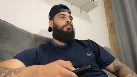 Snapshot of beardmax chatting on 10/30/25, 07:54 Min online show from 10/30/25, 07:54