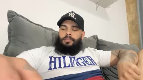 Snapshot of beardmax chatting on 11/27/25, 09:06 Min online show from 11/27/25, 09:06