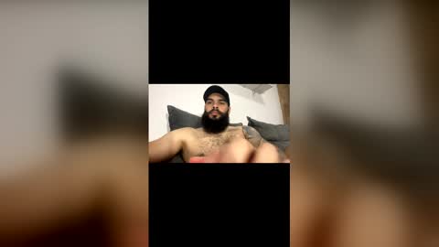 Snapshot of beardmax chatting on 12/16/25, 05:45 Min online show from 12/16/25, 05:45